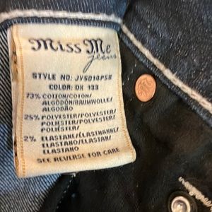 Miss me size 32 cropped Capri very soft dark blue denim.